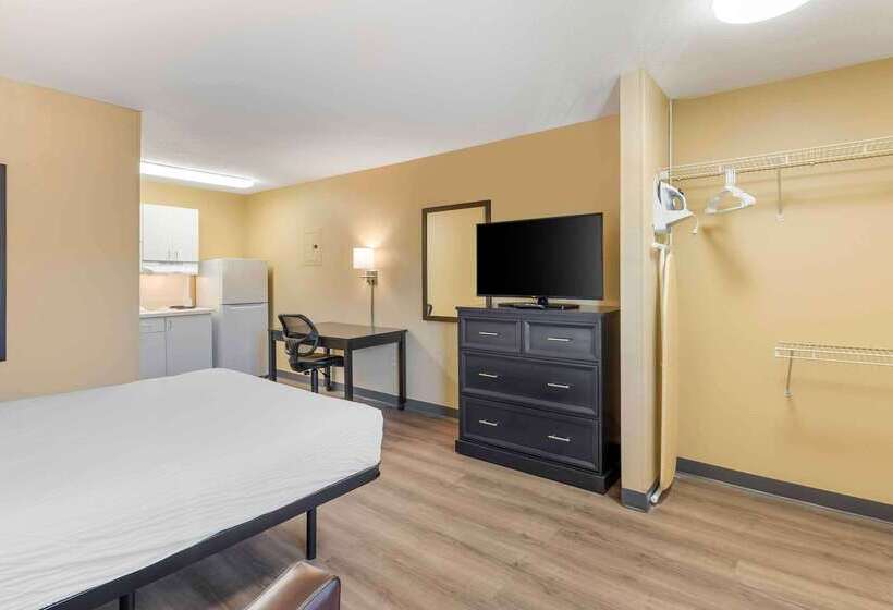 בית מלון כפרי Extended Stay America Suites   St Louis   Westport   E Lackland Rd