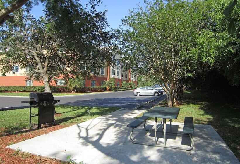 בית מלון כפרי Extended Stay America Suites  St. Petersburg  Clearwater  Executive Dr