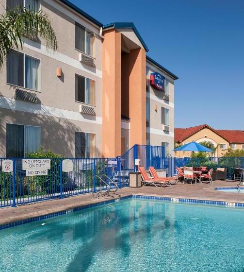 فندق Fairfield Inn By Marriott Santa Clarita Valencia