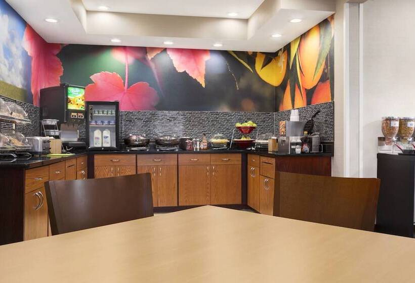 בית מלון כפרי Dubuque Inn & Suites