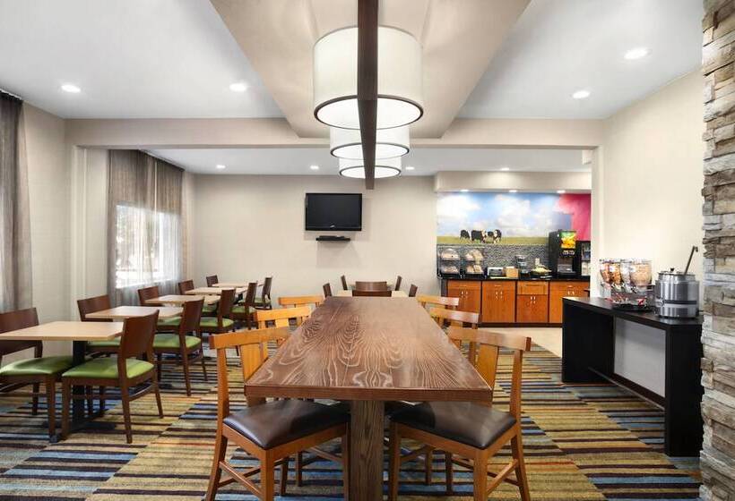 בית מלון כפרי Dubuque Inn & Suites