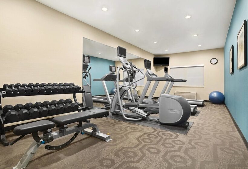 בית מלון כפרי Dubuque Inn & Suites