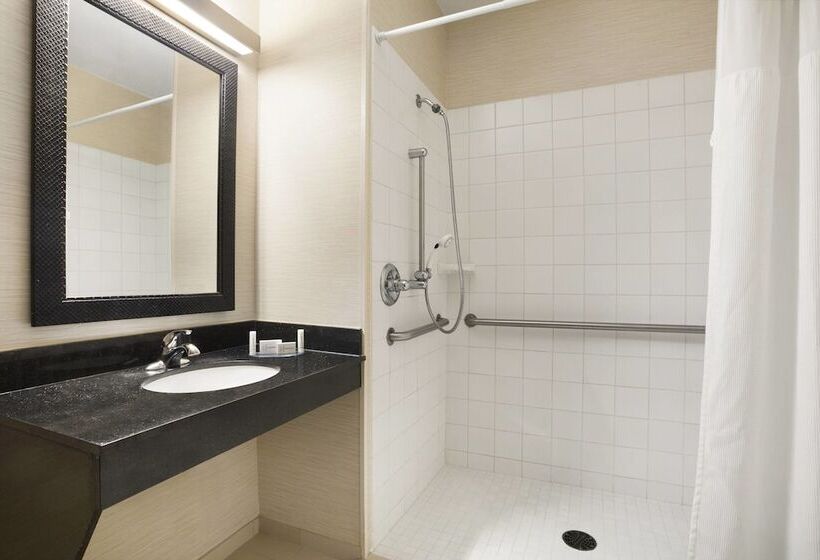 בית מלון כפרי Dubuque Inn & Suites