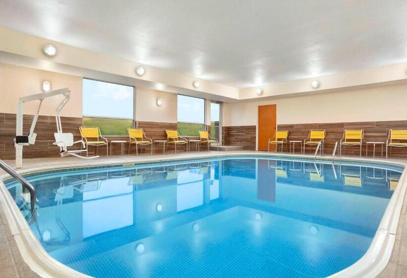 בית מלון כפרי Dubuque Inn & Suites