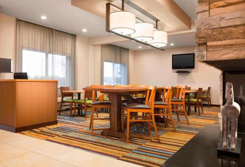 בית מלון כפרי Dubuque Inn & Suites