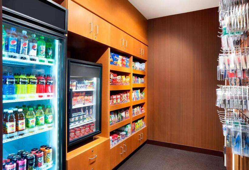 בית מלון כפרי Dubuque Inn & Suites