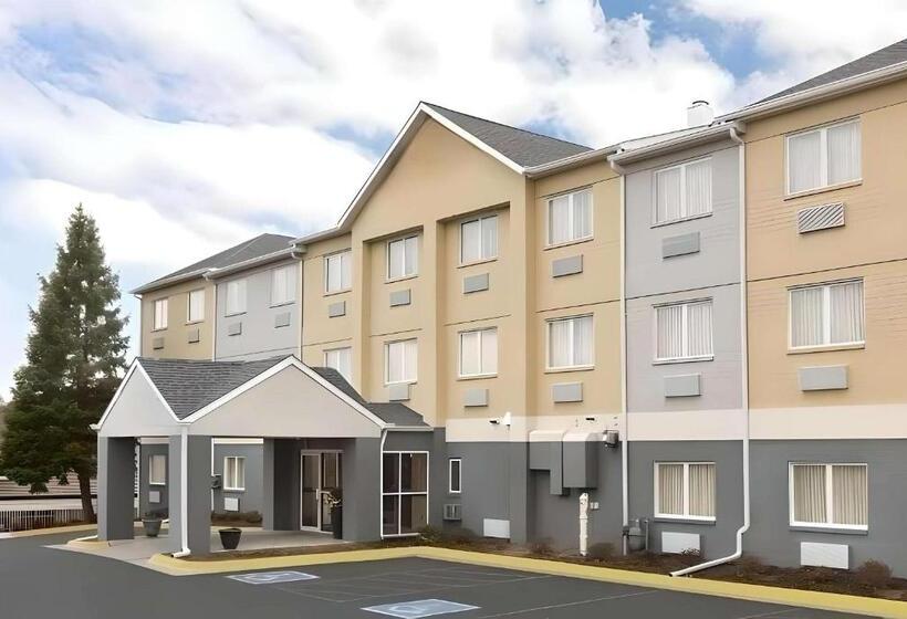 בית מלון כפרי Dubuque Inn & Suites