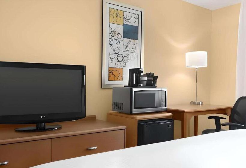 בית מלון כפרי Dubuque Inn & Suites