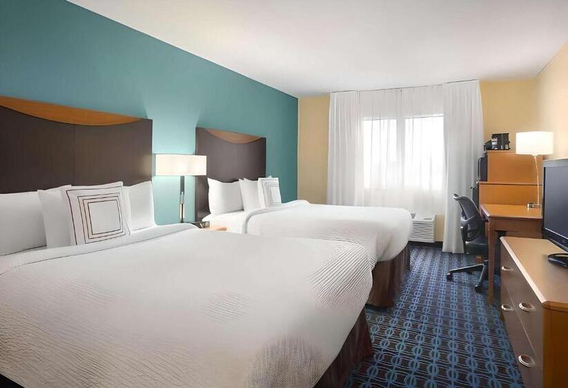 בית מלון כפרי Dubuque Inn & Suites