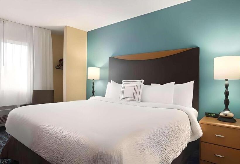 בית מלון כפרי Dubuque Inn & Suites