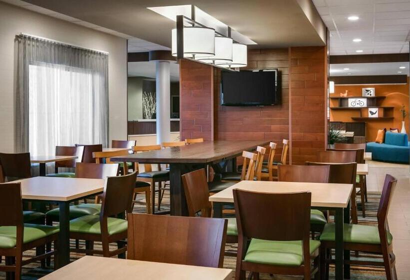 Отель Fairfield Inn Manhattan, Kansas