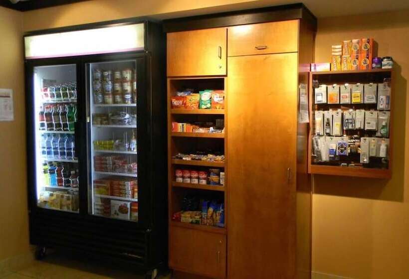 Отель Fairfield Inn Suites Brunswick