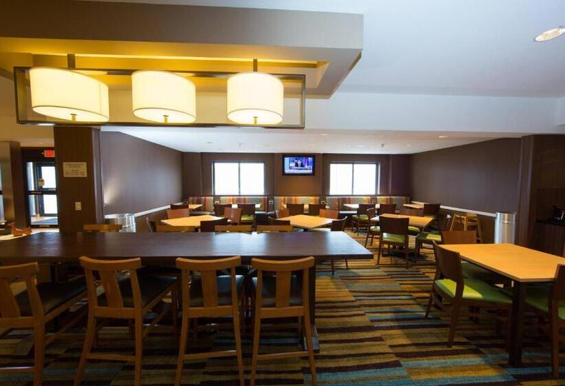 בית מלון כפרי Fairfield Inn & Suites Burlington