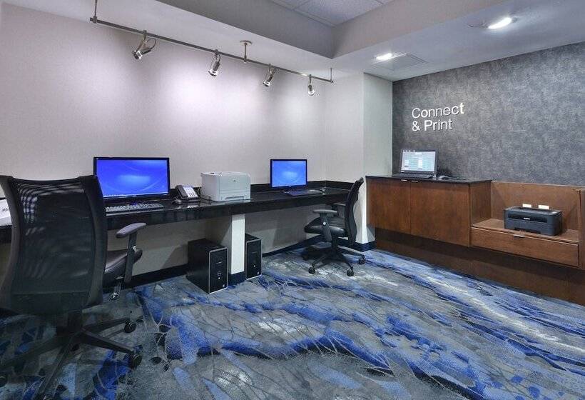 Отель Fairfield Inn & Suites By Marriott Charlottesville North