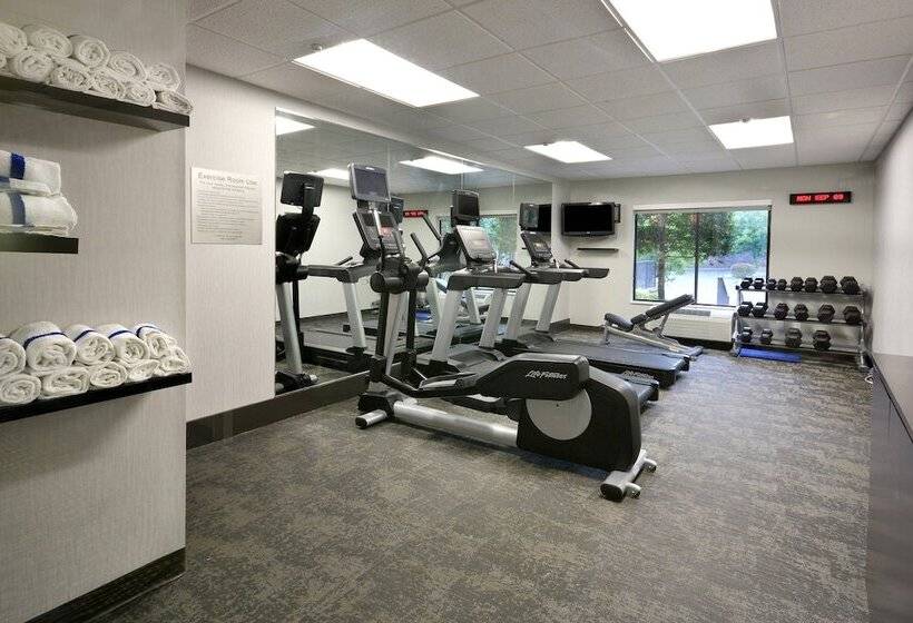 هتل Fairfield Inn & Suites By Marriott Charlottesville North