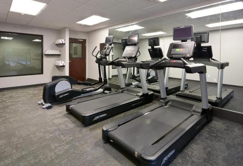 Отель Fairfield Inn & Suites By Marriott Charlottesville North