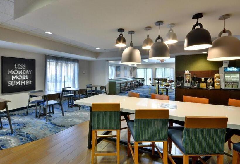 Отель Fairfield Inn & Suites By Marriott Charlottesville North
