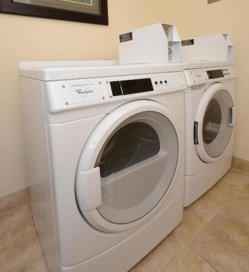 Отель Fairfield Inn & Suites By Marriott Charlottesville North