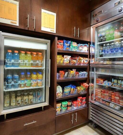 Отель Fairfield Inn & Suites By Marriott Charlottesville North