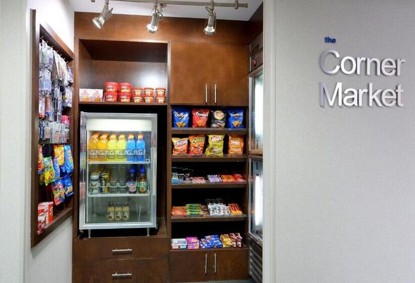 Отель Fairfield Inn & Suites By Marriott Charlottesville North