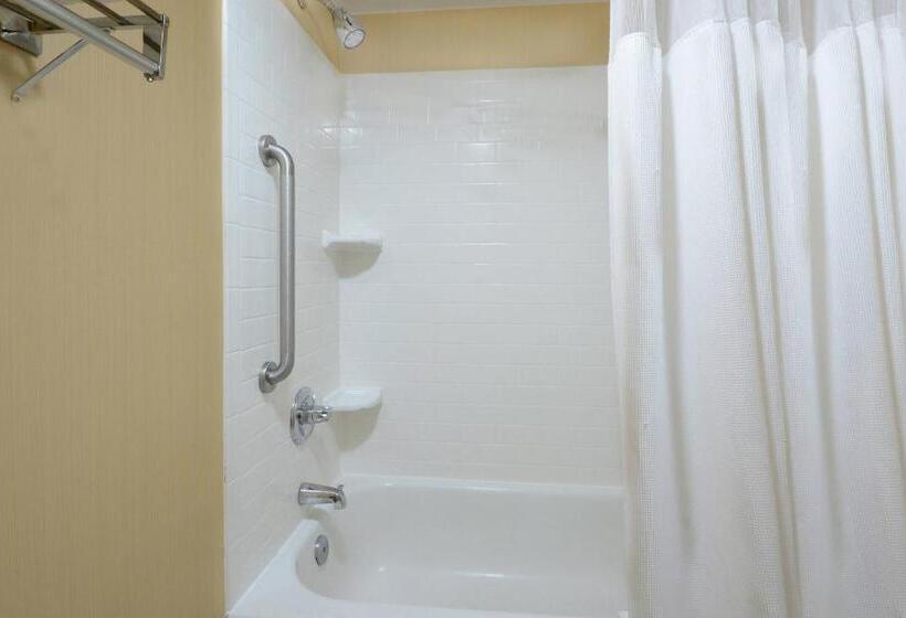 Отель Fairfield Inn & Suites By Marriott Charlottesville North