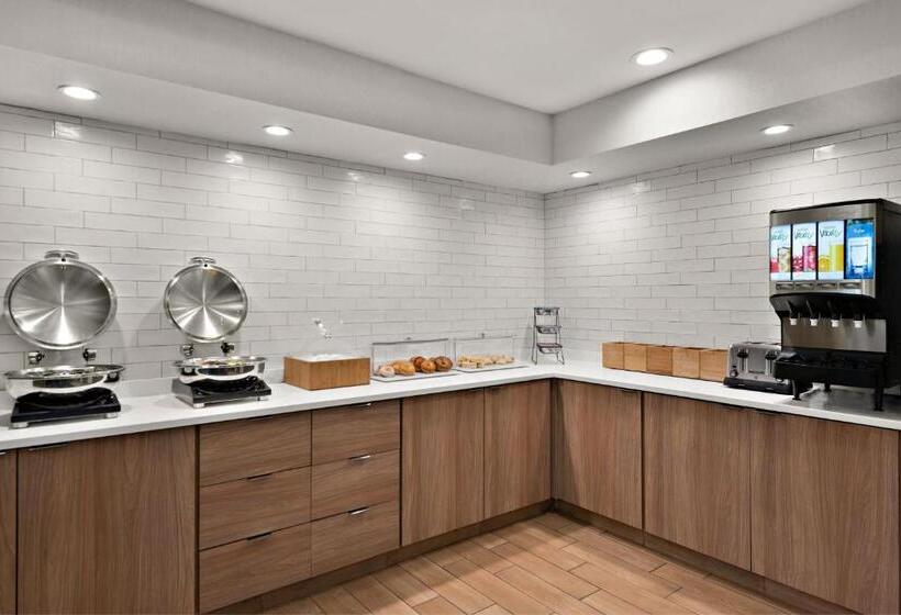 هتل Fairfield By Marriott Chesapeake