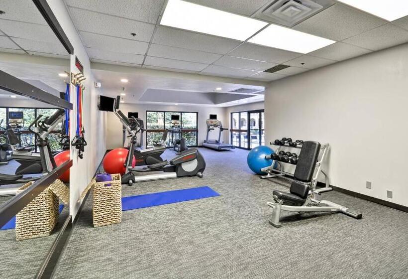 Отель Fairfield Inn & Suites Dallas Medical/market Center