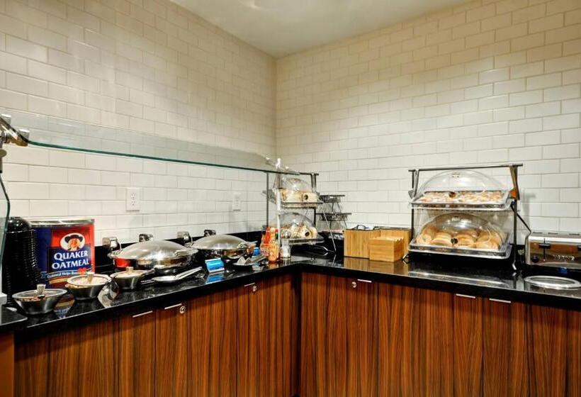 Отель Fairfield Inn & Suites Dallas Medical/market Center