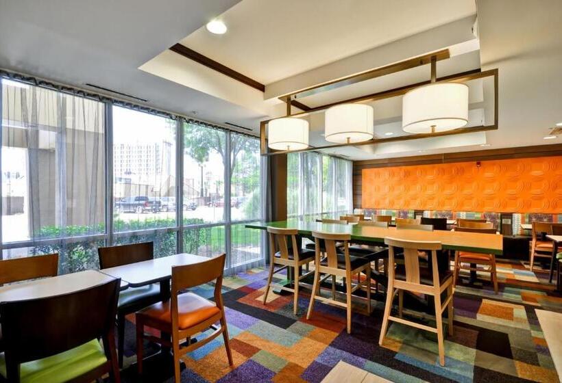 هتل Fairfield Inn & Suites Dallas Medical/market Center