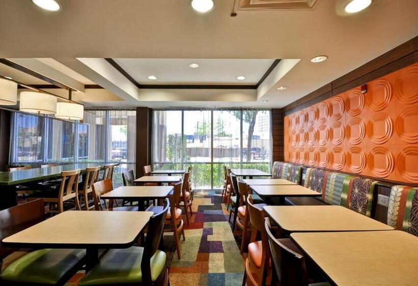 Отель Fairfield Inn & Suites Dallas Medical/market Center