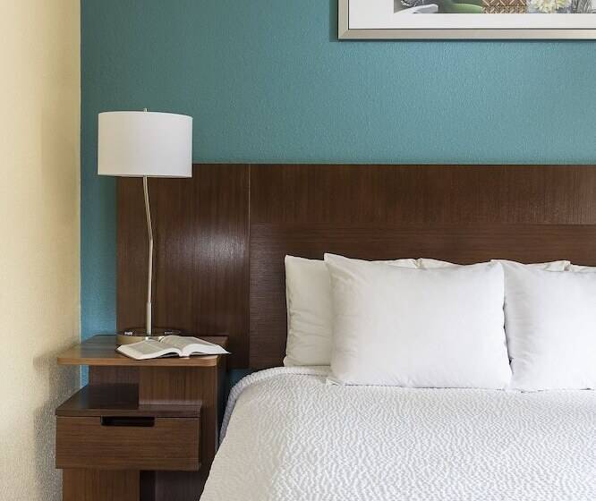 هتل Fairfield Inn & Suites Grand Rapids