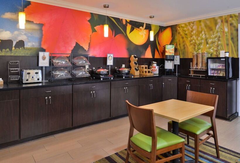 Отель Fairfield Inn & Suites Hattiesburg / University