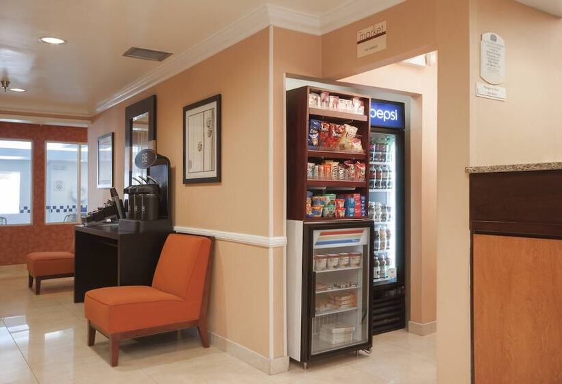 Отель Fairfield Inn & Suites Hattiesburg / University