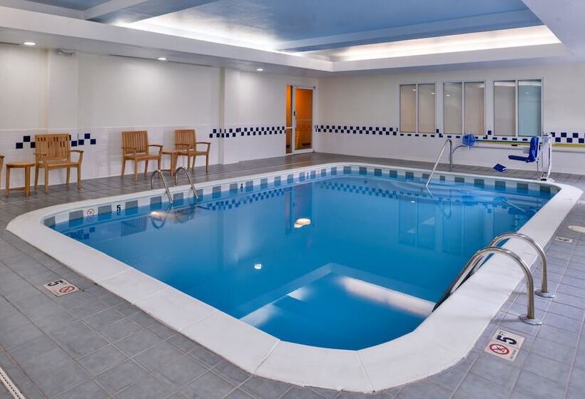 Отель Fairfield Inn & Suites Hattiesburg / University