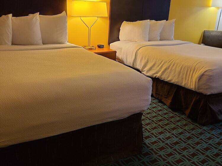Отель Fairfield Inn & Suites Hattiesburg / University
