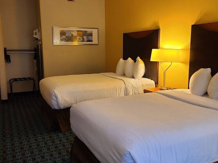 Отель Fairfield Inn & Suites Hattiesburg / University