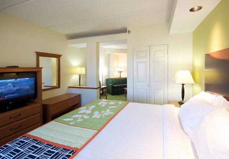 فندق Fairfield Inn & Suites By Marriott Hickory