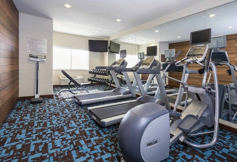 בית מלון כפרי Fairfield Inn & Suites Holland