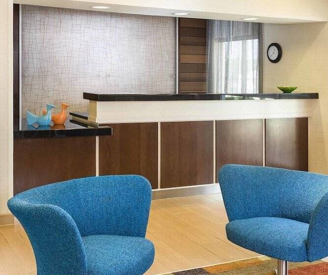 בית מלון כפרי Fairfield Inn & Suites Holland