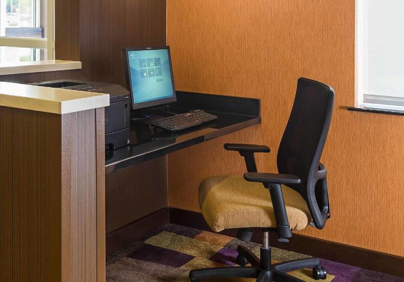 בית מלון כפרי Fairfield Inn & Suites Holland