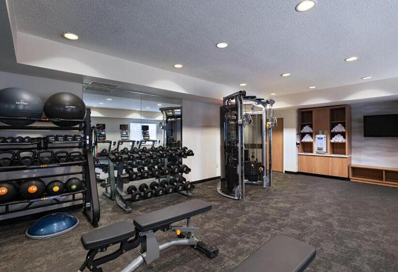 فندق Fairfield Inn & Suites Kansas City Airport