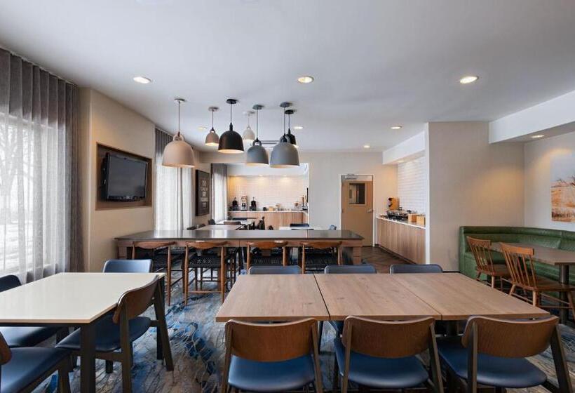 فندق Fairfield Inn & Suites Kansas City Airport