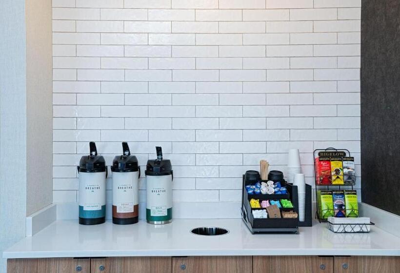 فندق Fairfield Inn & Suites Kansas City Airport