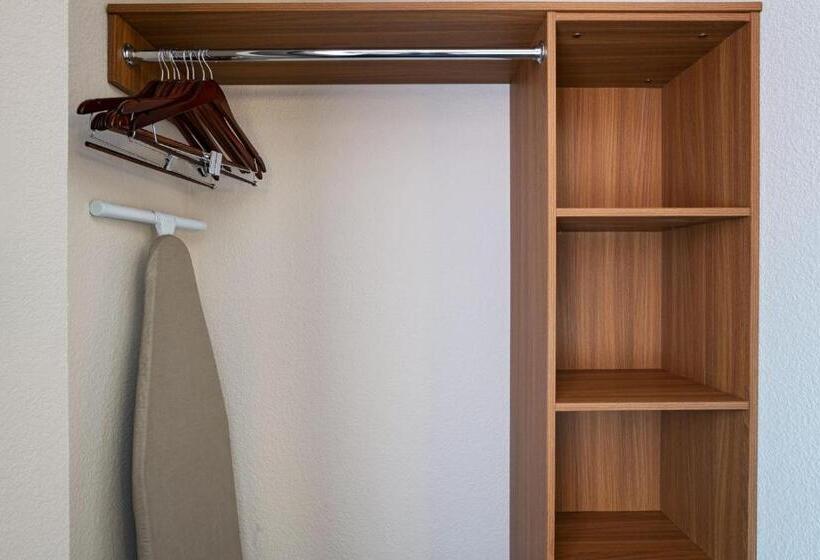 هتل Fairfield Inn & Suites Kansas City Airport