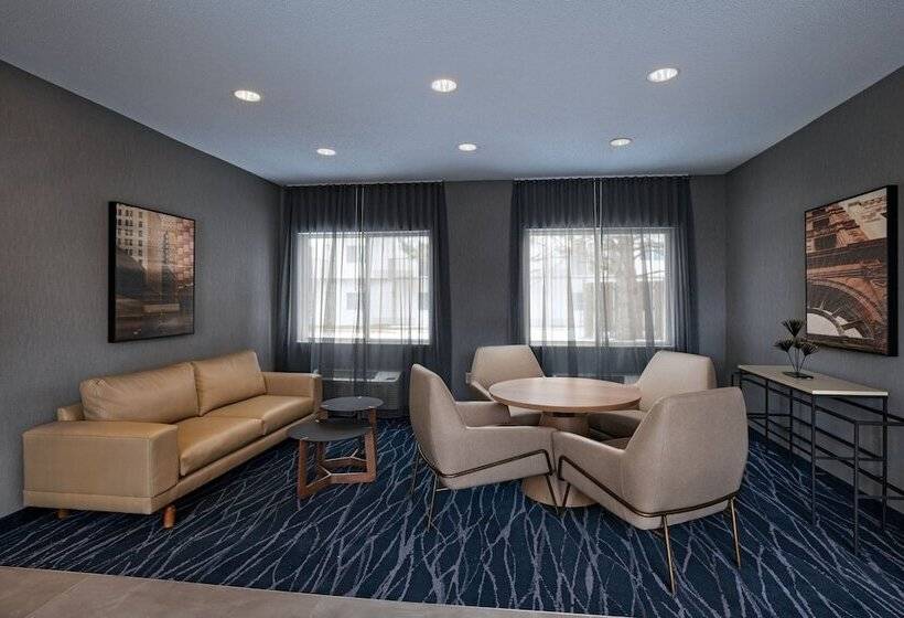 فندق Fairfield Inn & Suites Kansas City Airport