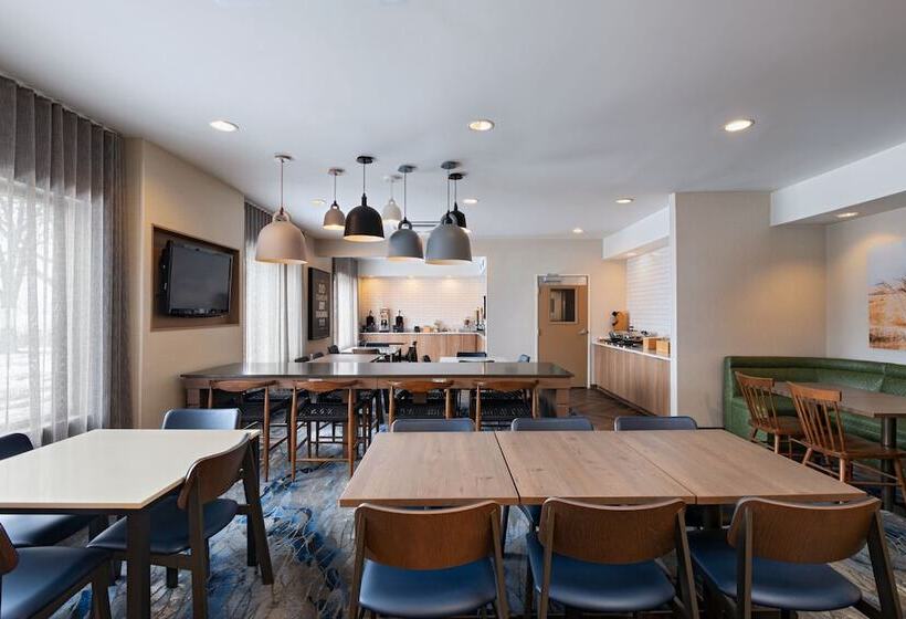 هتل Fairfield Inn & Suites Kansas City Airport