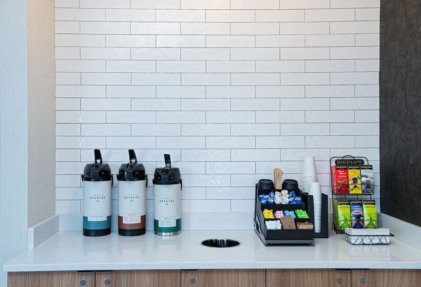 فندق Fairfield Inn & Suites Kansas City Airport