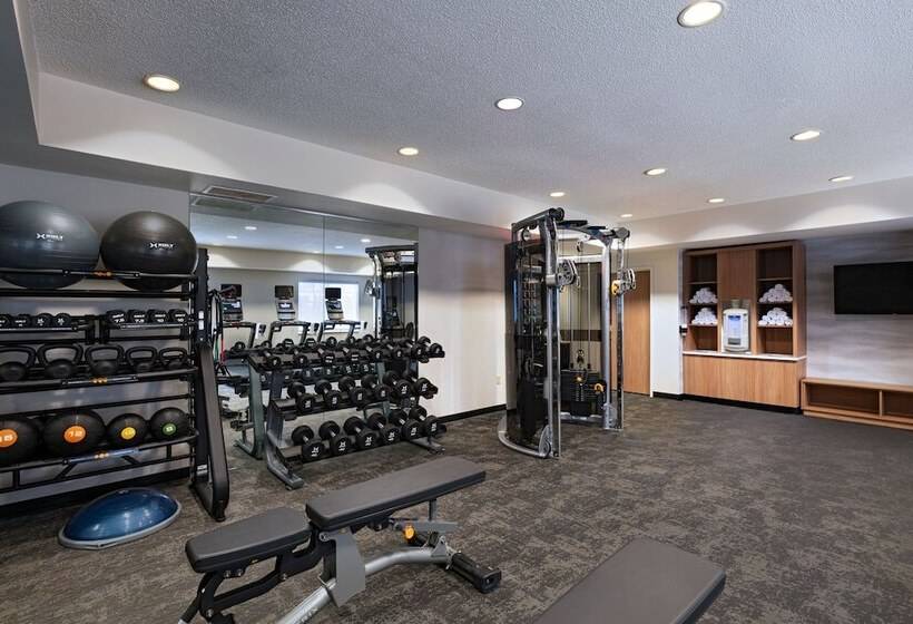 فندق Fairfield Inn & Suites Kansas City Airport