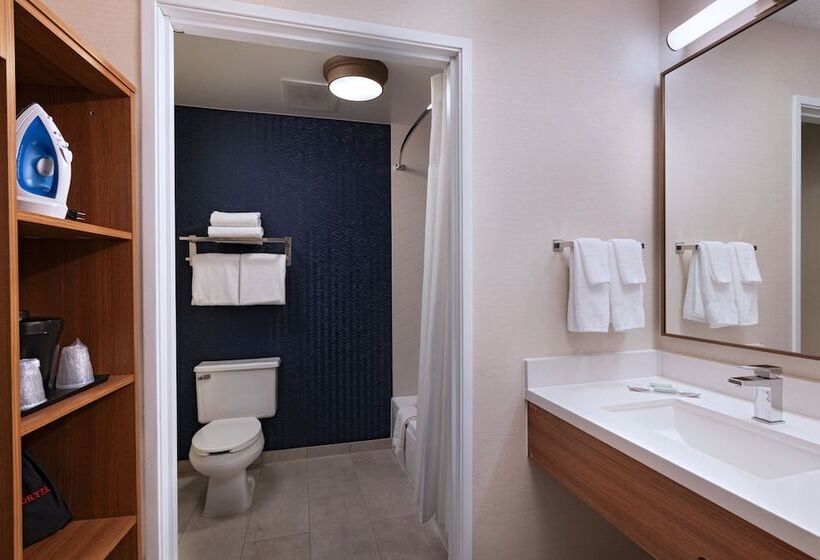 فندق Fairfield Inn & Suites Kansas City Airport