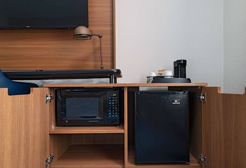 فندق Fairfield Inn & Suites Kansas City Airport